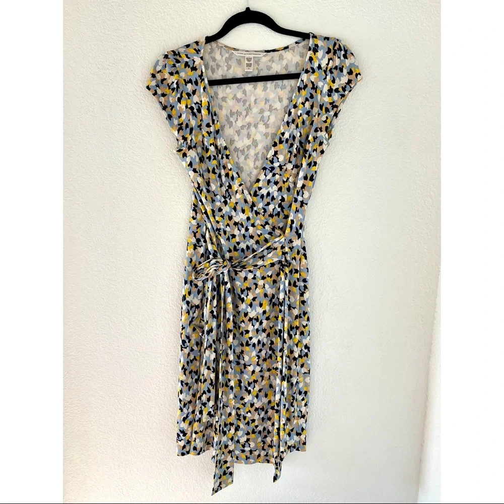 Diane von Furstenberg 100% Silk Kye Wrap Dress - Size 8 - Picture 3 of 8
